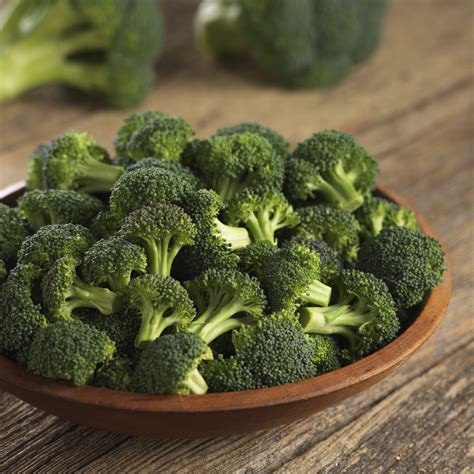 Cruciferous vegetables like broccoli can potentially prevent DNA damage and metastatic cancer spread, activate defenses against pathogens and pollutants, help to prevent lymphoma, boost your liver detox enzymes, target breast cancer stem cells, and reduce the risk of prostate cancer progression. The component responsible for these benefits is ...